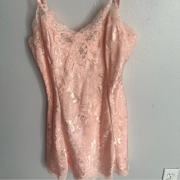 Vintage Victoria’s Secret Old Hollywood Glamour Chemise - Picture 4 of 15
